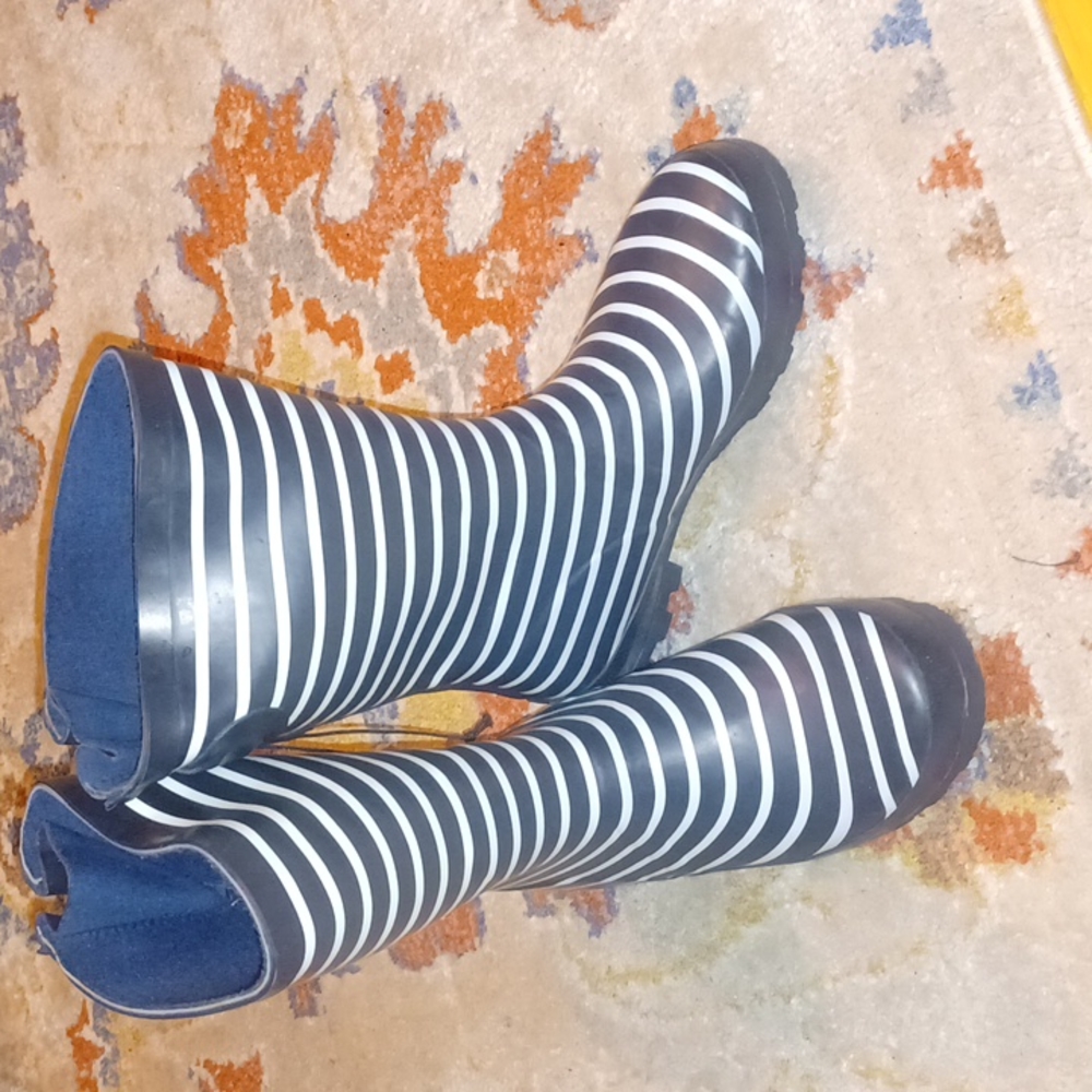 A New Day Rain Boot size 8